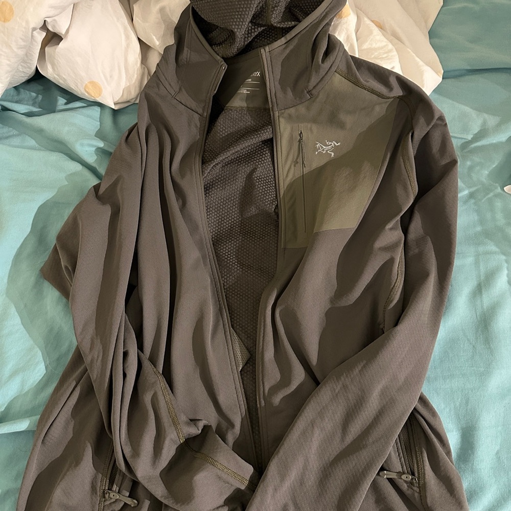 Arc'teryx Men's delta hoody in large